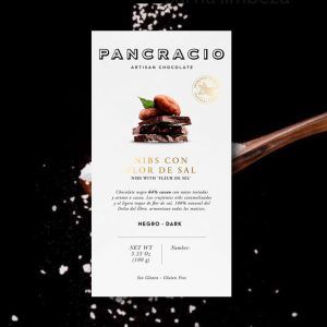 Chocolate negro Pancracio con nibs de cacao y flor de sal.